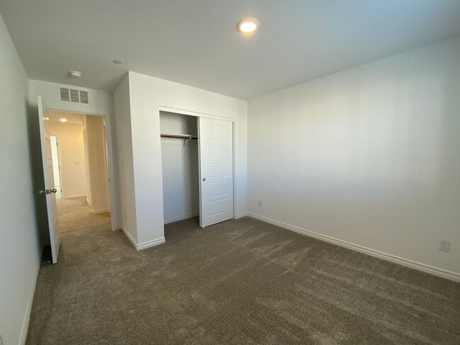 Building Photo - new build 4 bedroom house