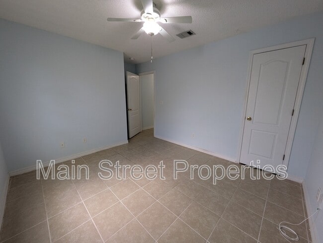 Building Photo - 3359 Greenbriar Circle