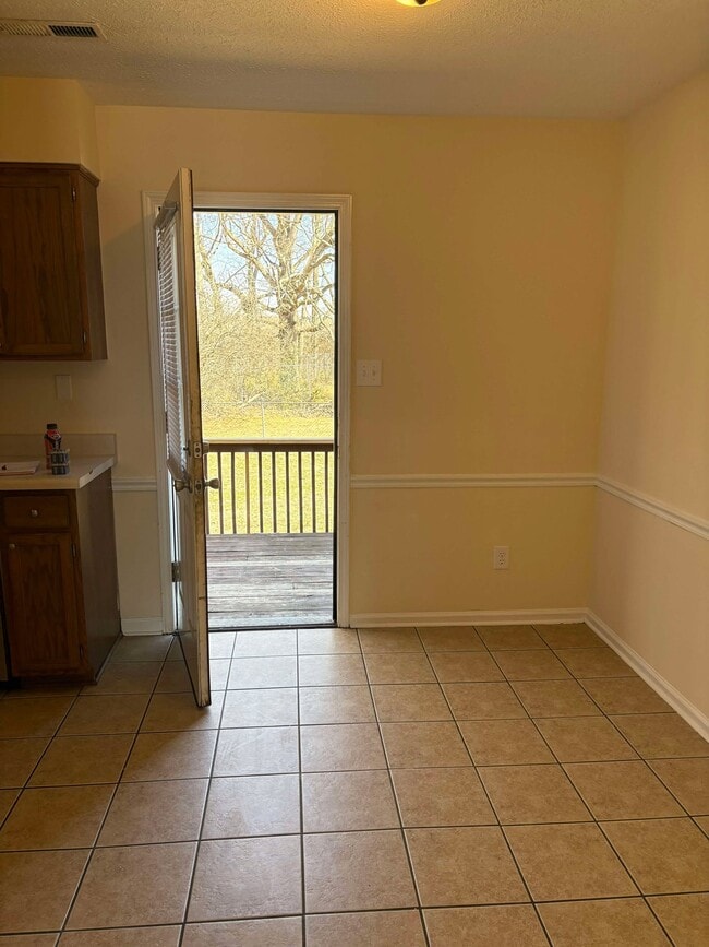 Building Photo - 594 Lost Cir