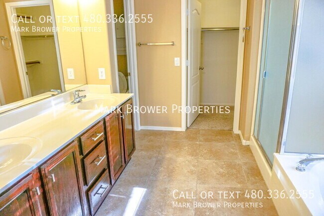 Building Photo - 1362 W Roadrunner Dr
