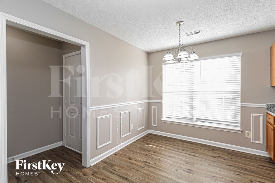 Building Photo - 933 Milkwood Ln