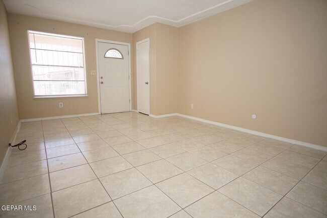 Building Photo - 10553 Kinross Ave