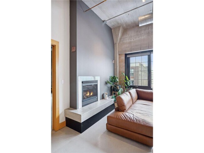 Building Photo - 525 N 3rd St