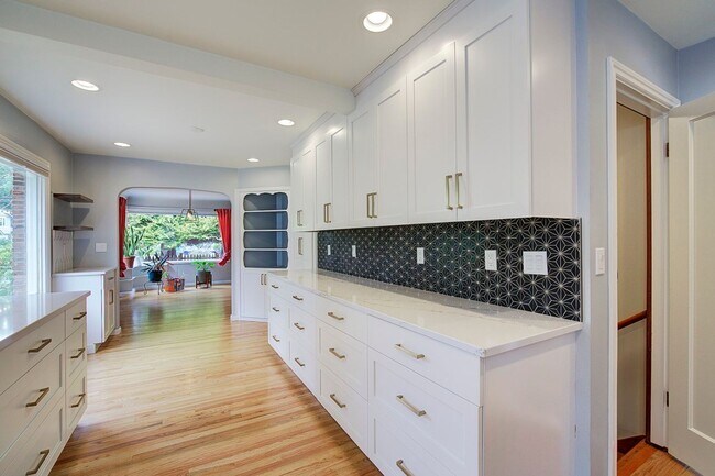 Building Photo - 4Bd/1.75Ba Edmonds House