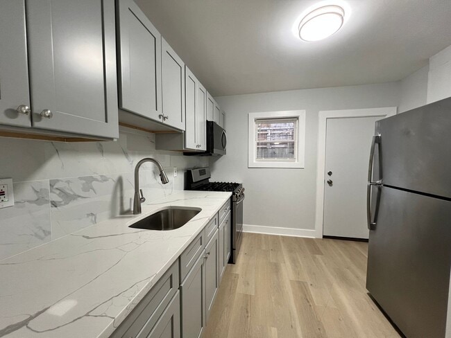 Building Photo - Gorgeous 3b/1b House in South Philly! Section 8 Only