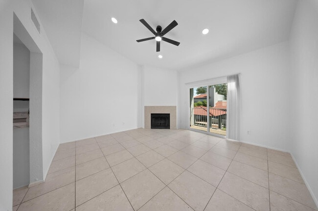 Building Photo - 220 N 22nd Pl