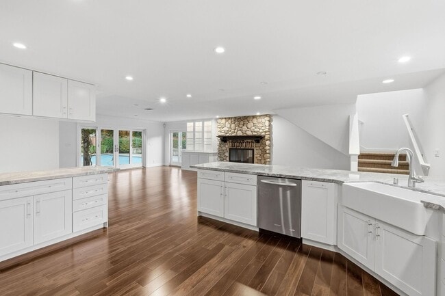 Building Photo - 399 Verona Ave