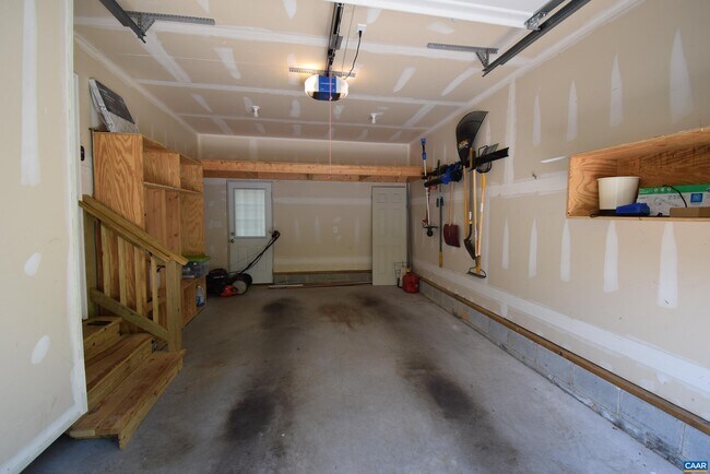 Building Photo - 41 Woodlawn Dr