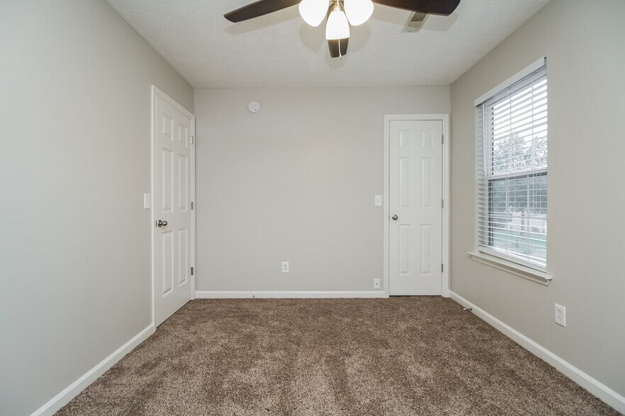 Building Photo - 1209 Highland Hills Dr