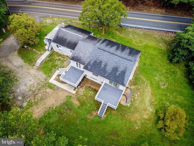 Building Photo - 1425 Manor Rd