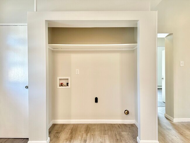 Building Photo - 449 N Main St