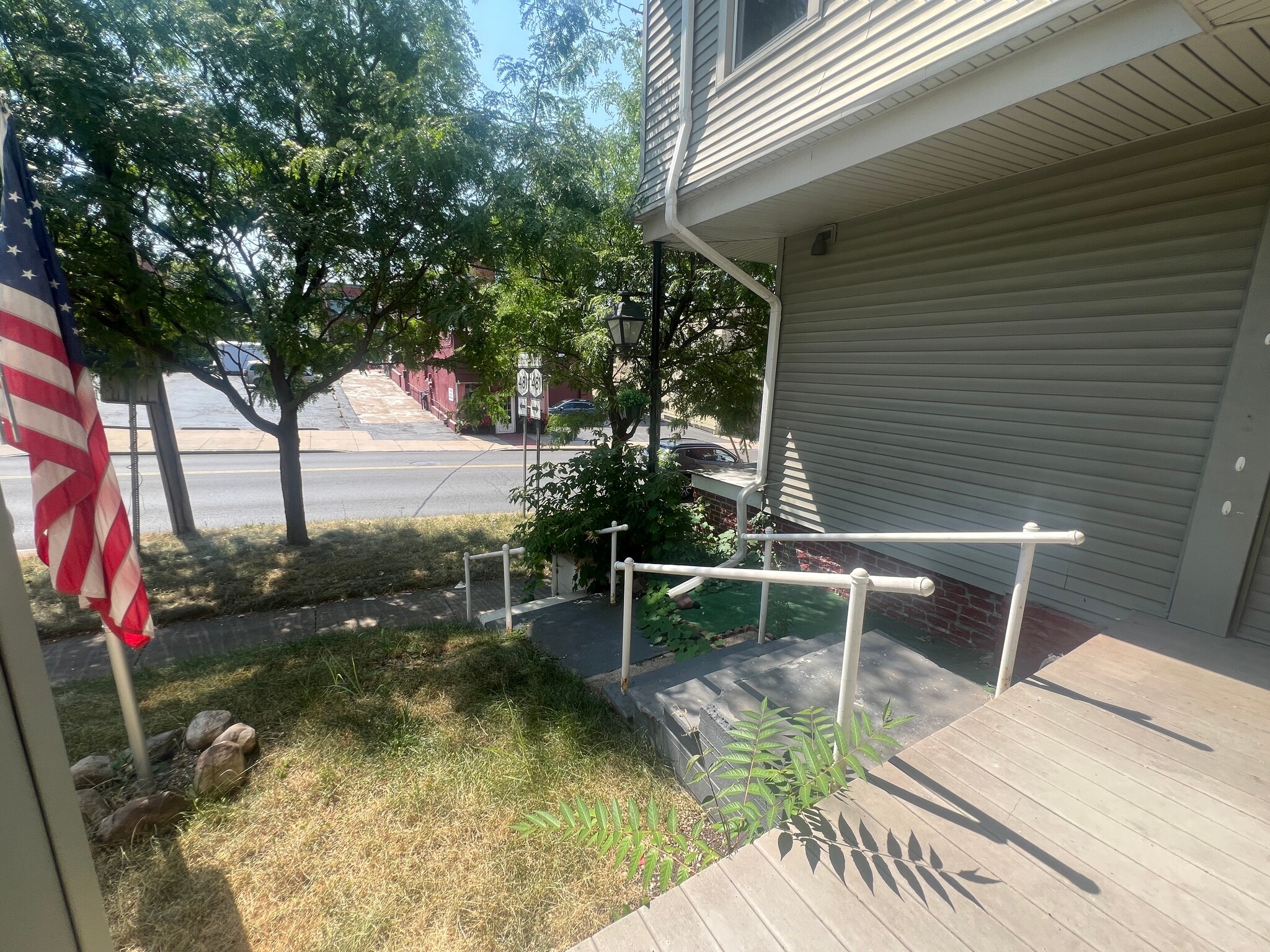 Building Photo - 217 Oneida St