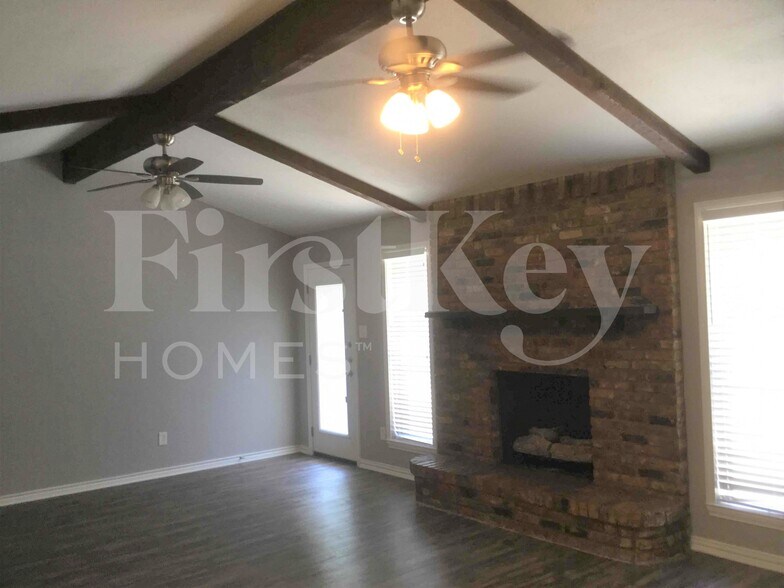 Building Photo - 419 Buckingham Pl