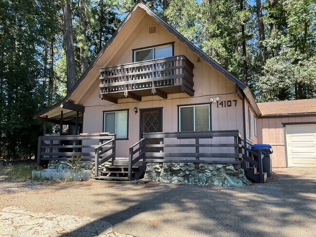 Building Photo - Two story 4 bedroom 2 bath home, Magalia
