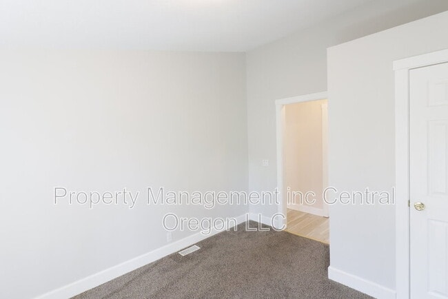 Building Photo - 15550 Rim Dr
