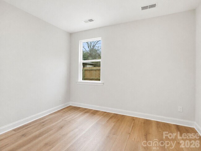 Building Photo - 8929 Sharonbrook Dr