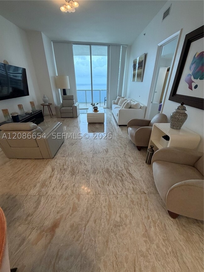 Building Photo - 15901 Collins Ave