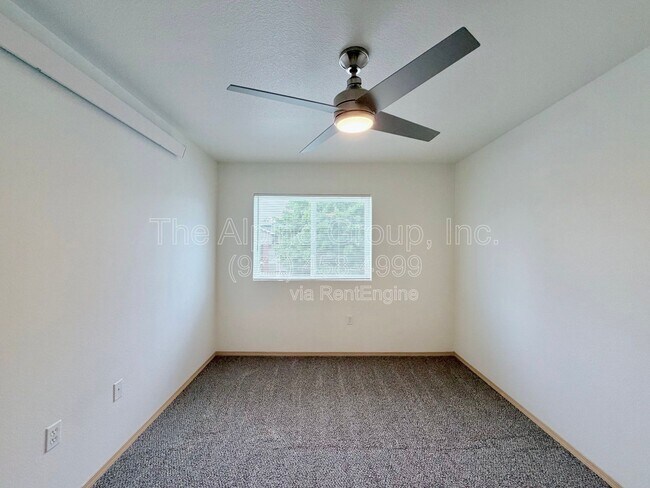 Building Photo - 10020 SW 125th Ave