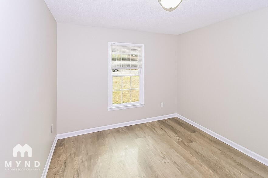 Building Photo - 7792 Lowrance Rd