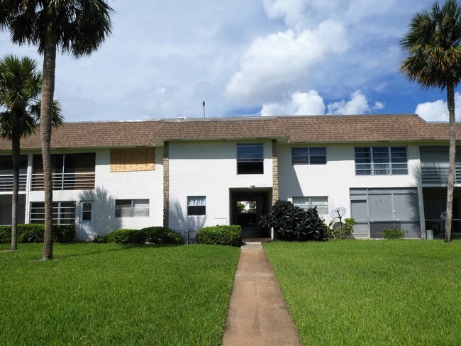 Building Photo - 9855 SW Sandalfoot Blvd