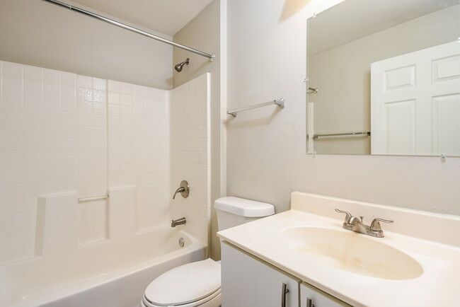 Building Photo - 4102 Iveyglen Ave