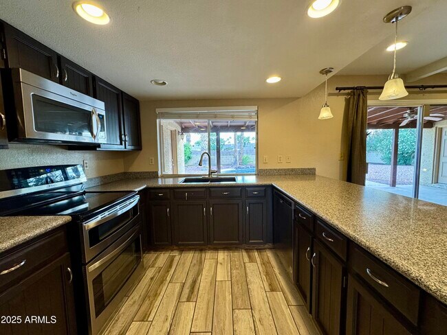 Building Photo - 5121 E Larkspur Dr