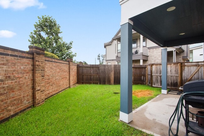 Building Photo - 15823 Black Grouse Dr