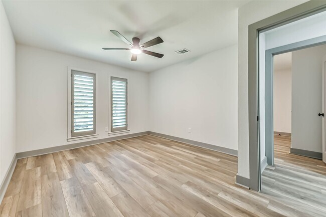 Building Photo - 4102 Honey Oaks Dr