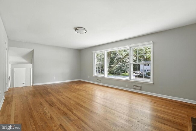 Building Photo - 9104 Hamilton Dr