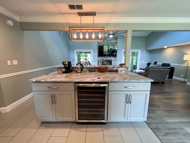 Building Photo - 3BR/2BA POOL HOME in SW Gainesville - avai...
