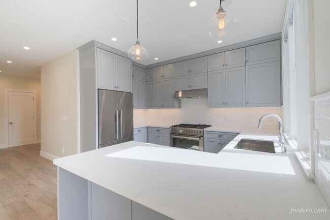 Building Photo - 127 Ashbury St
