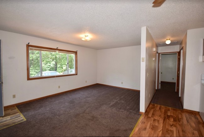 Interior Photo - 100 Fox Ridge Rd