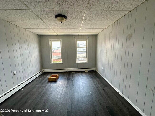 Building Photo - 1031 Diamond Ave