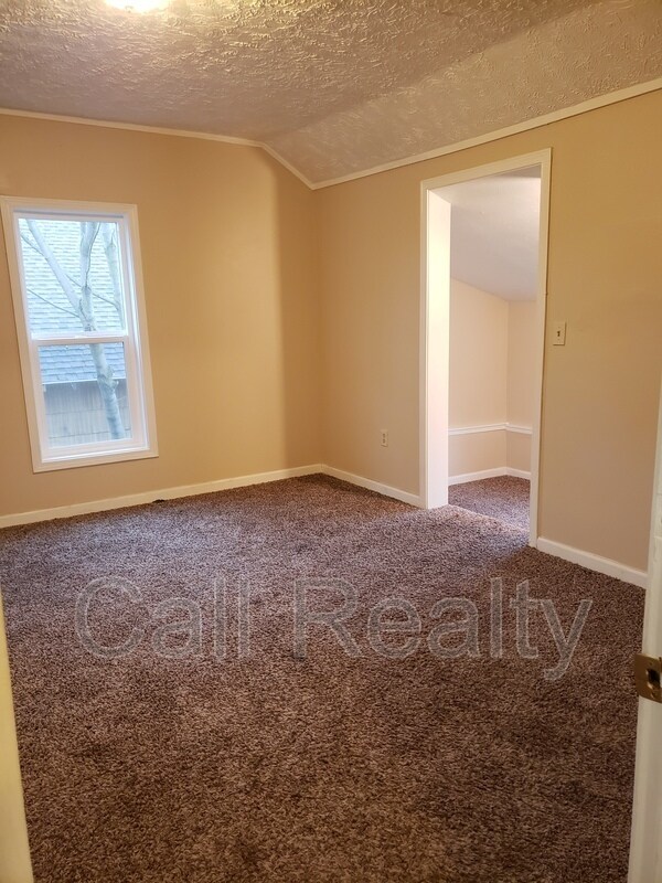 Building Photo - 1508 W Sharp Ave
