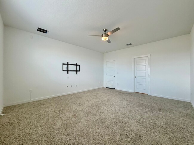 Building Photo - 2901 Louris Ln