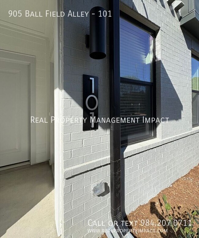 Building Photo - 112 Byrum St