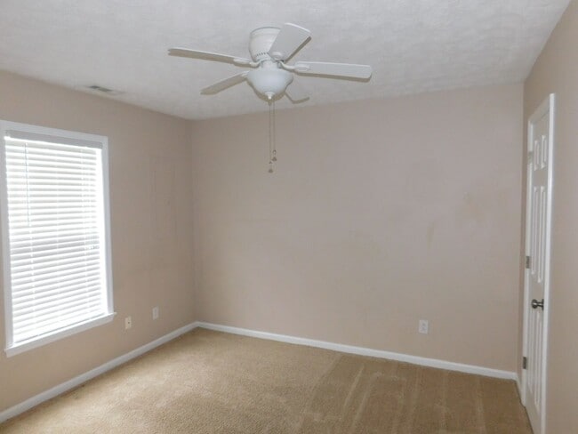 Building Photo - Charming Triplex in Havelock