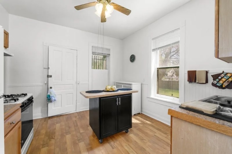 Building Photo - 3012 E 80th Pl