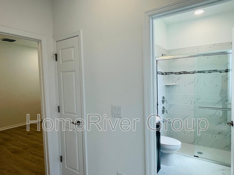 Building Photo - 10701 New Morning Dr