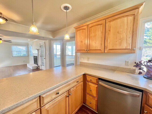 Building Photo - Charming Newly Remodeled 3BD, 2.5BA Raleigh Home with a Bonus Sunroom