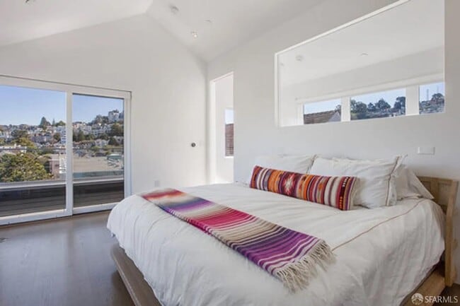 Building Photo - 209 Grattan St