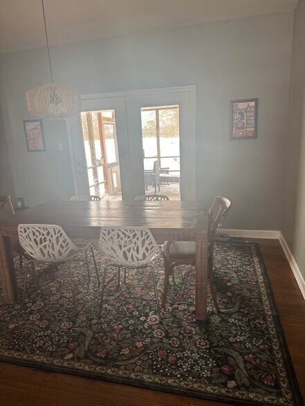 Building Photo - 401 Foxwood Dr