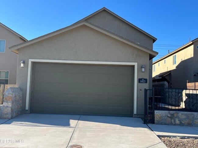 Building Photo - 14823 Pebble Hills Blvd