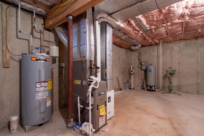 Building Photo - 86 Reservoir Dr