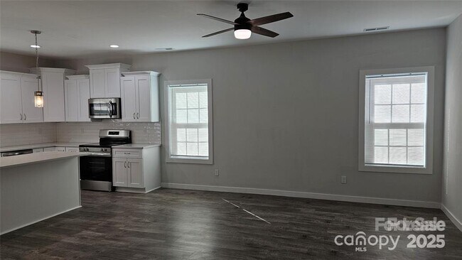 Building Photo - 1124 Clouse St