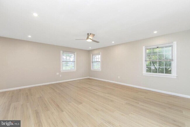 Building Photo - 2 S Sunset Rd