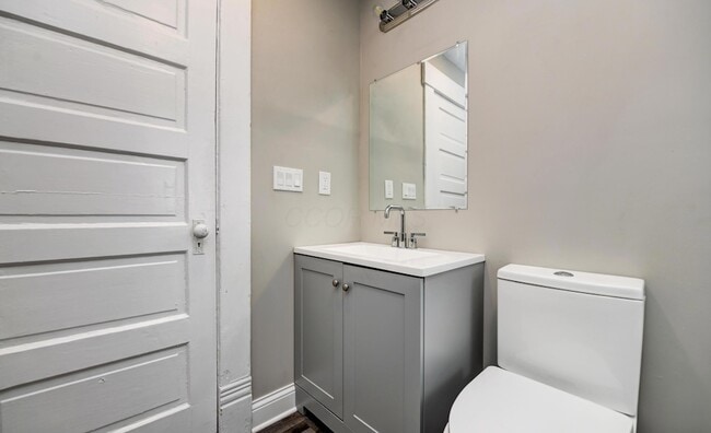 Building Photo - 1050 Oak St