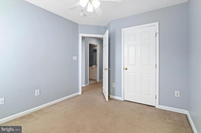 Building Photo - 5061 Cameo Terrace