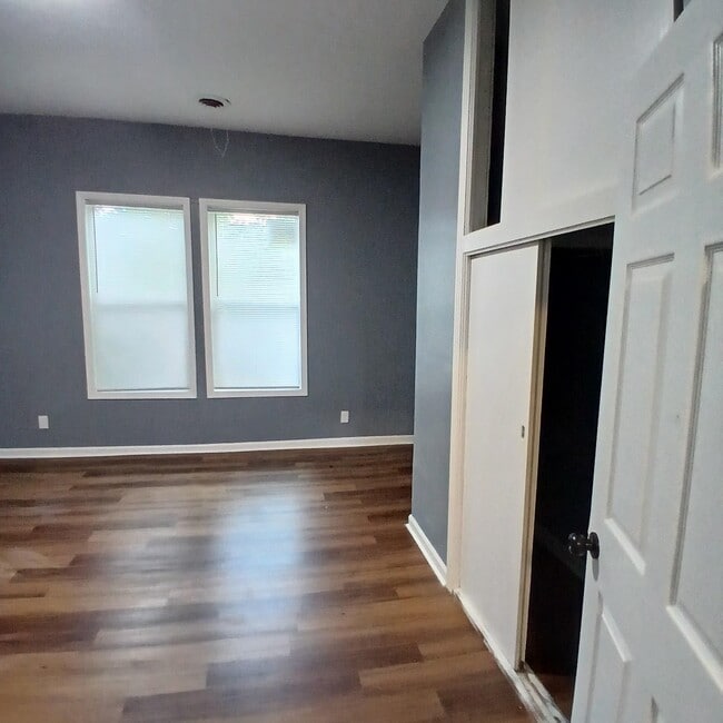 Building Photo - 949 Kney St