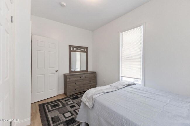 Building Photo - 2210 15th St